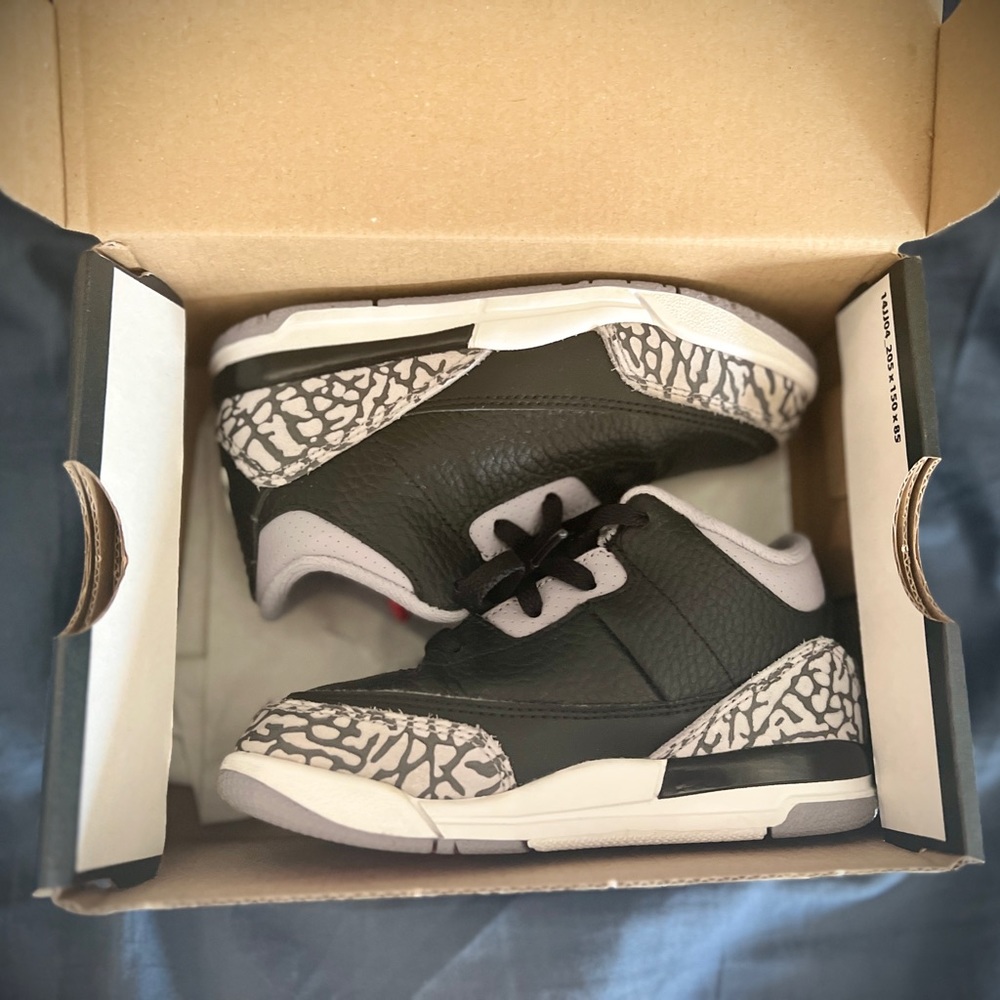 Rare Nike Air Jordan 3 Retro Black Cement Grey
